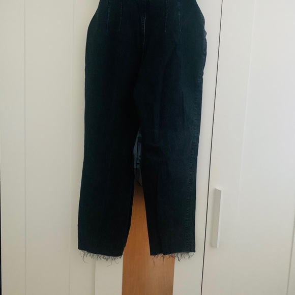 A&F High Rise Mom Jean - Picture 3 of 4